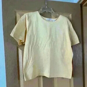 Liz Claiborne t-shirt size L in like new condition​​​​​​​​​​​​​​​​​​​​